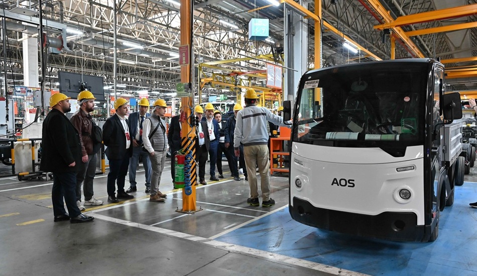 Anadolu Isuzu Üst Yapıcı İş Ortaklarıyla Kocaeli Fabrikasında Bir Araya Geldi