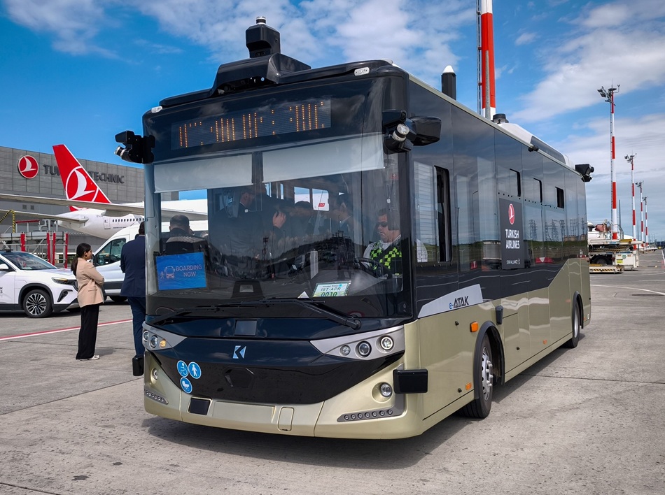 Karsan Otonom e-ATAK Avrupa’nın En Yoğun Havalimanı İGA İstanbul Havalimanı’nın Operasyon Trafiğinde Test Edildi!